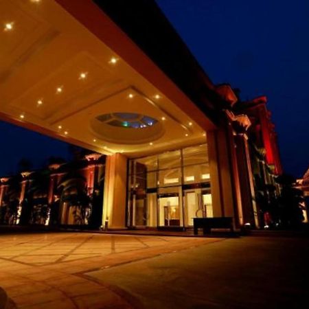 Golden Galaxy Hotels And Resorts Delhi  Extérieur photo