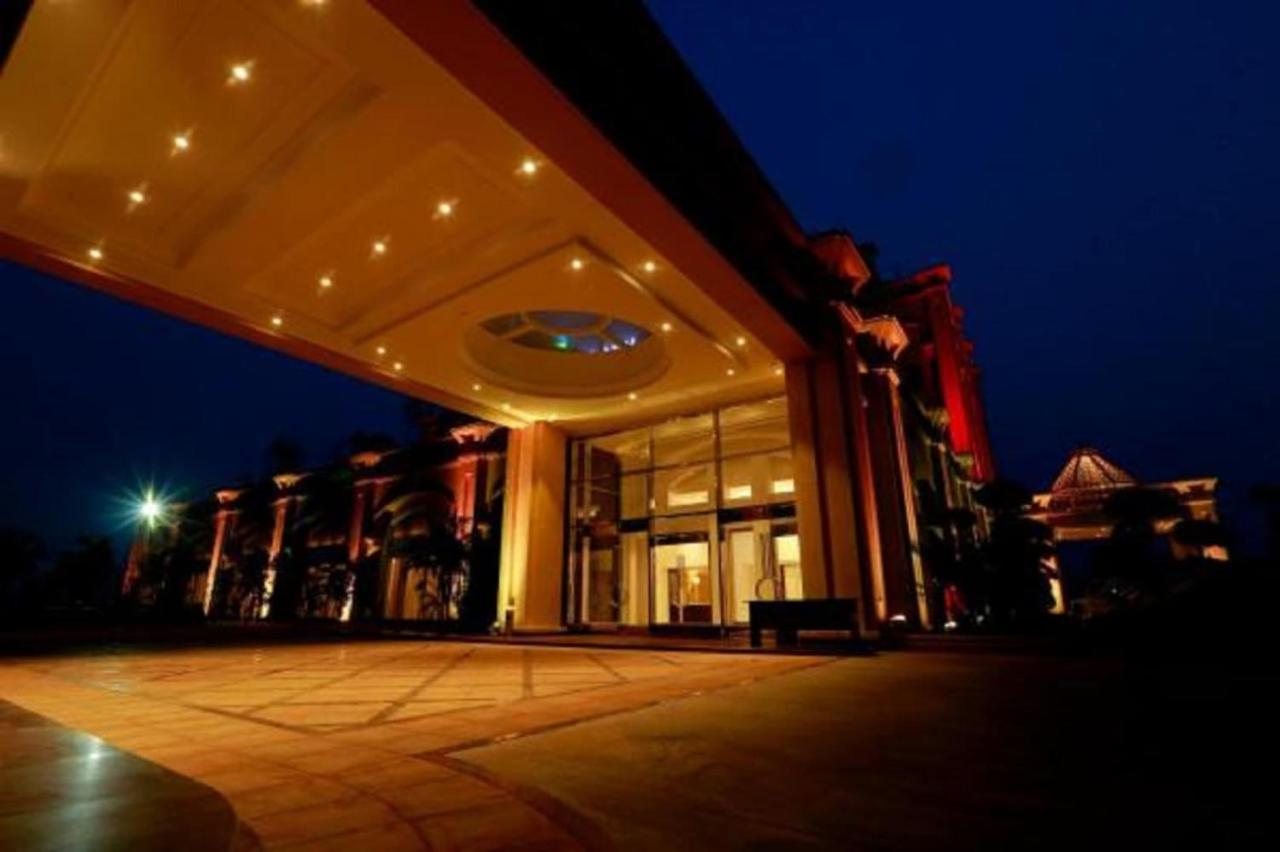 Golden Galaxy Hotels And Resorts Delhi  Extérieur photo